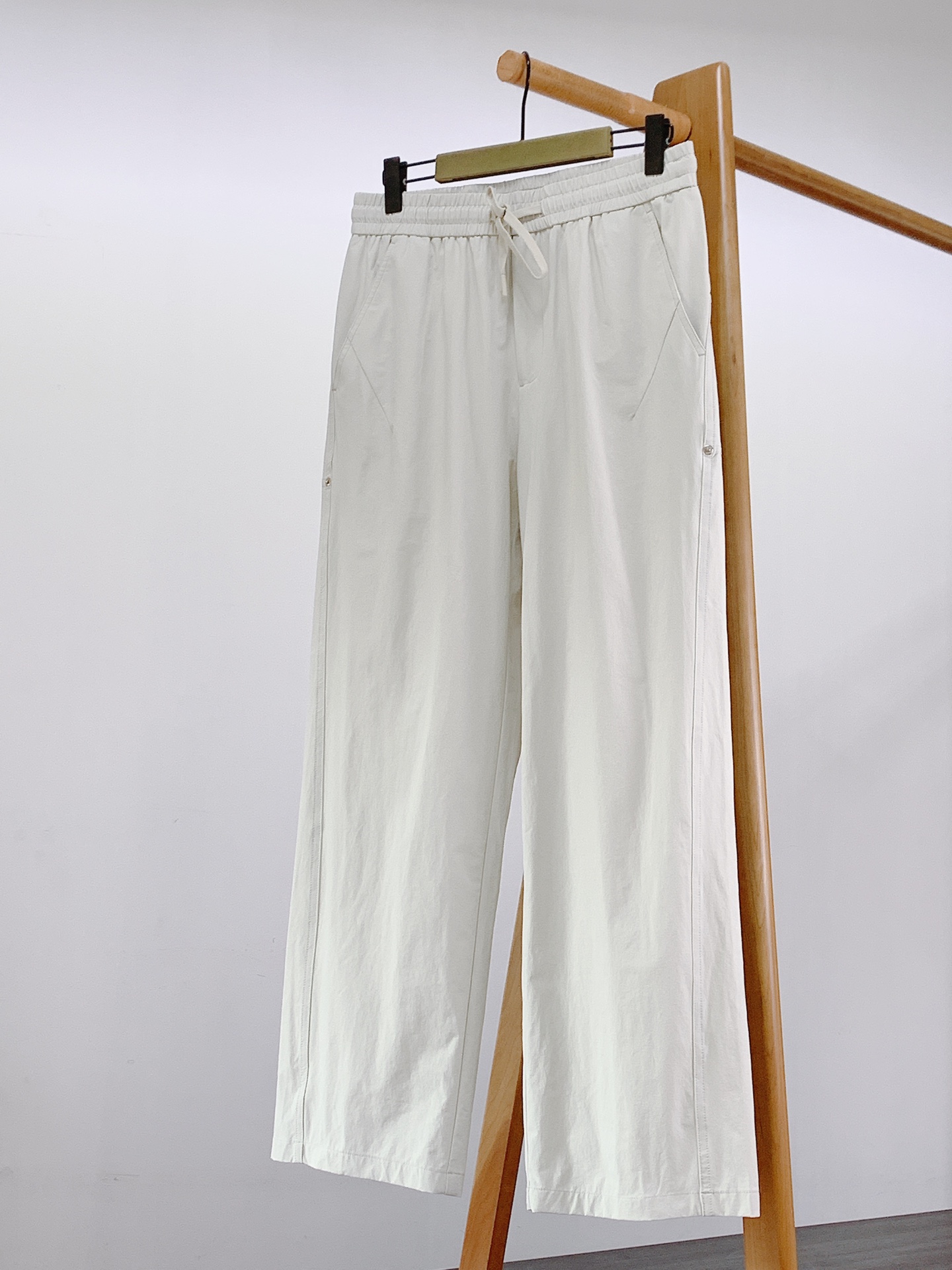 𝐁𝐚𝐥𝐞𝐧𝐜𝐢𝐚𝐠𝐚 巴黎世家 2026SS春夏新品 水洗机能阔腿休闲裤👖轻量冰感机能面料轻薄透气，抗皱
