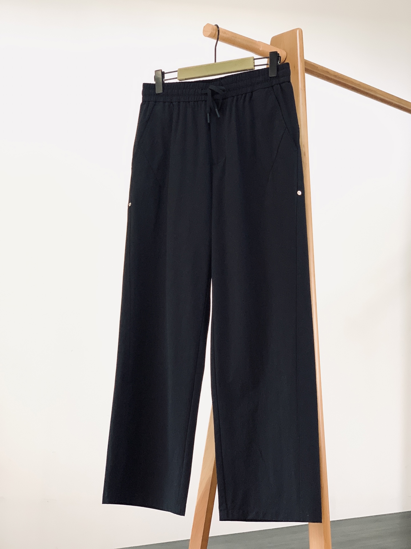 𝐁𝐚𝐥𝐞𝐧𝐜𝐢𝐚𝐠𝐚 巴黎世家 2026SS春夏新品 水洗机能阔腿休闲裤👖轻量冰感机能面料轻薄透气，抗皱