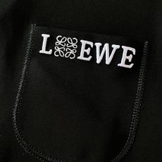 Loewe 罗意威 2026SS春夏新品 口袋刺绣短袖👕甄选液氨处理高支丝光棉,软糯亲肤、透气不透肉,扎 Loewe 罗意威 2026SS春夏新品 口袋刺绣短袖👕甄选液氨处理高支丝光棉,软糯亲肤、透气不透肉,扎