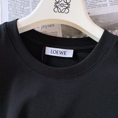 Loewe 罗意威 2026SS春夏新品 口袋刺绣短袖👕甄选液氨处理高支丝光棉,软糯亲肤、透气不透肉,扎 Loewe 罗意威 2026SS春夏新品 口袋刺绣短袖👕甄选液氨处理高支丝光棉,软糯亲肤、透气不透肉,扎