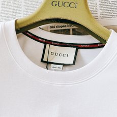 Gucci 古驰 2026SS春夏新品经典GG浮雕标识基础短袖👕高支长绒棉软糯亲肤,立体同色GG浮雕标识 Gucci 古驰 2026SS春夏新品经典GG浮雕标识基础短袖👕高支长绒棉软糯亲肤,立体同色GG浮雕标识
