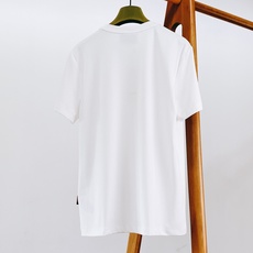 Gucci 古驰 2026SS春夏新品经典GG浮雕标识基础短袖👕高支长绒棉软糯亲肤,立体同色GG浮雕标识 Gucci 古驰 2026SS春夏新品经典GG浮雕标识基础短袖👕高支长绒棉软糯亲肤,立体同色GG浮雕标识