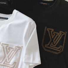 LouisVuitton 路易威登 2026SS春夏新品金线口袋刺绣短袖👕甄选高支丝光长绒棉面料,酵素水 LouisVuitton 路易威登 2026SS春夏新品金线口袋刺绣短袖👕甄选高支丝光长绒棉面料,酵素水