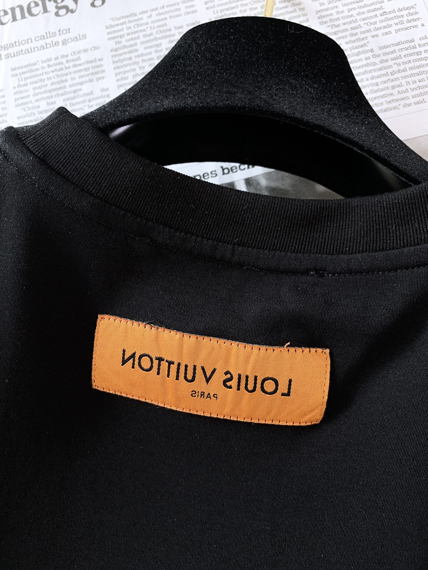 LouisVuitton 路易威登 2026SS春夏新品金线口袋刺绣短袖👕甄选高支丝光长绒棉面料，酵素水