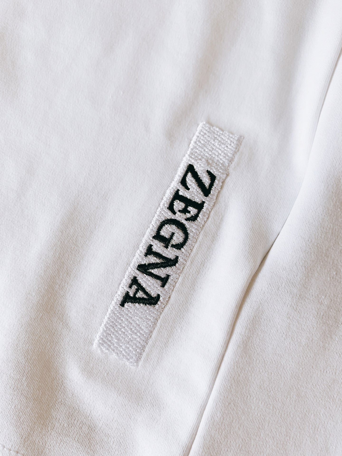 Ermenegildo Zegna 杰尼亚 2026SS春夏新品 商务方块刺绣短袖👕采用品牌定制液氨丝 Ermenegildo Zegna 杰尼亚 2026SS春夏新品 商务方块刺绣短袖👕采用品牌定制液氨丝