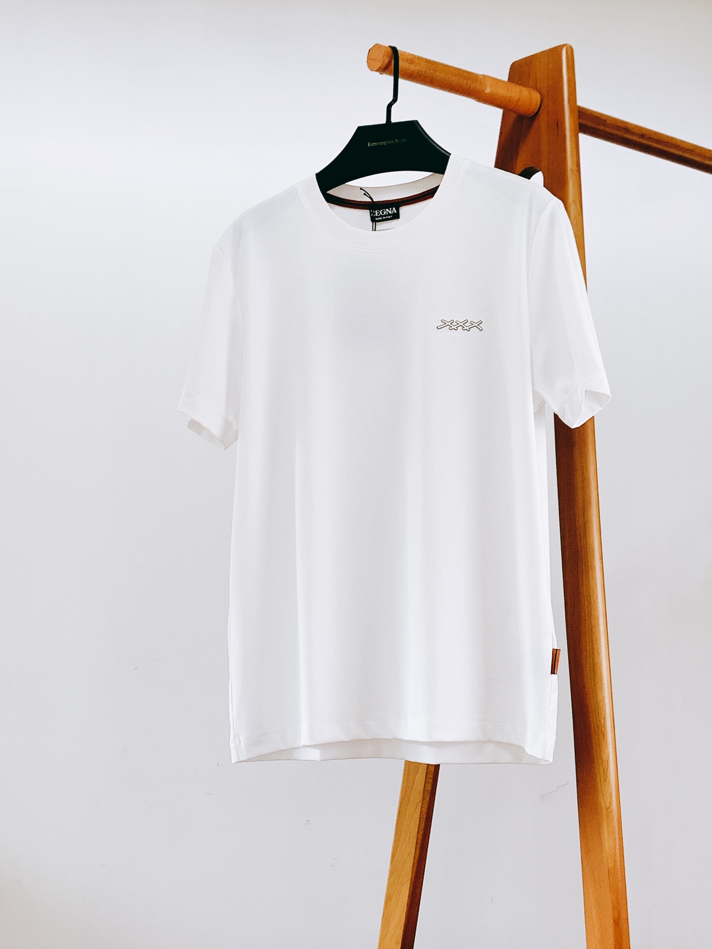￼Ermenegildo Zegna 杰尼亚 2026SS春夏新品 刺绣标识商务短袖👕采用进口液氨匹马棉
