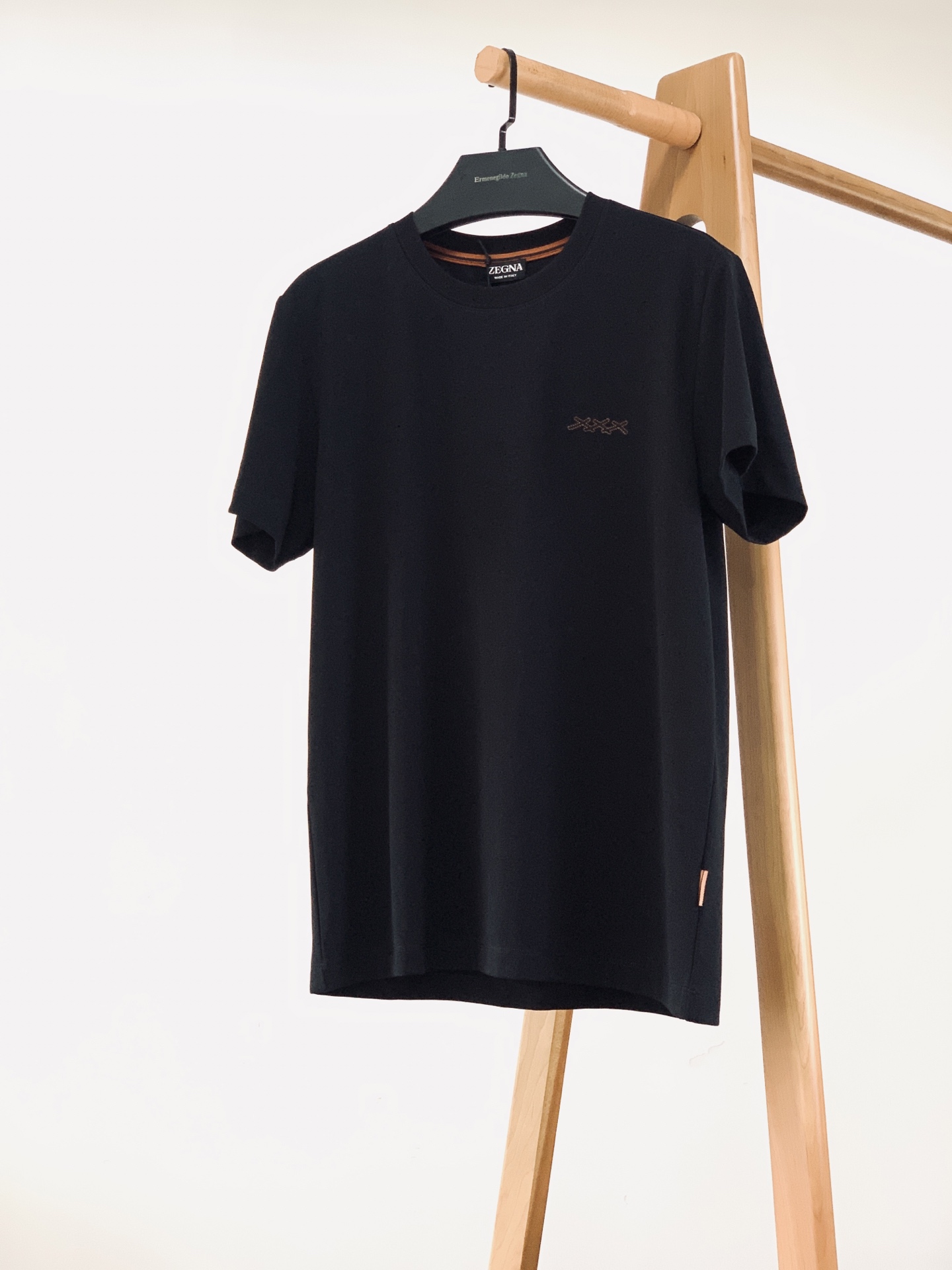 ￼Ermenegildo Zegna 杰尼亚 2026SS春夏新品 刺绣标识商务短袖👕采用进口液氨匹马棉