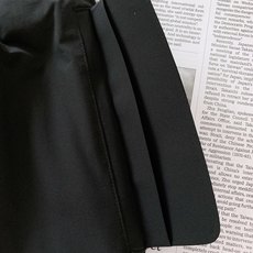 Loewe 罗意威 2026SS春夏新品 褶皱机能工装束脚休闲裤👖甄选品牌高密机能锦纶混纺面料,轻薄哑光 Loewe 罗意威 2026SS春夏新品 褶皱机能工装束脚休闲裤👖甄选品牌高密机能锦纶混纺面料,轻薄哑光