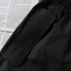 Loewe 罗意威 2026SS春夏新品 褶皱机能工装束脚休闲裤👖甄选品牌高密机能锦纶混纺面料,轻薄哑光 Loewe 罗意威 2026SS春夏新品 褶皱机能工装束脚休闲裤👖甄选品牌高密机能锦纶混纺面料,轻薄哑光