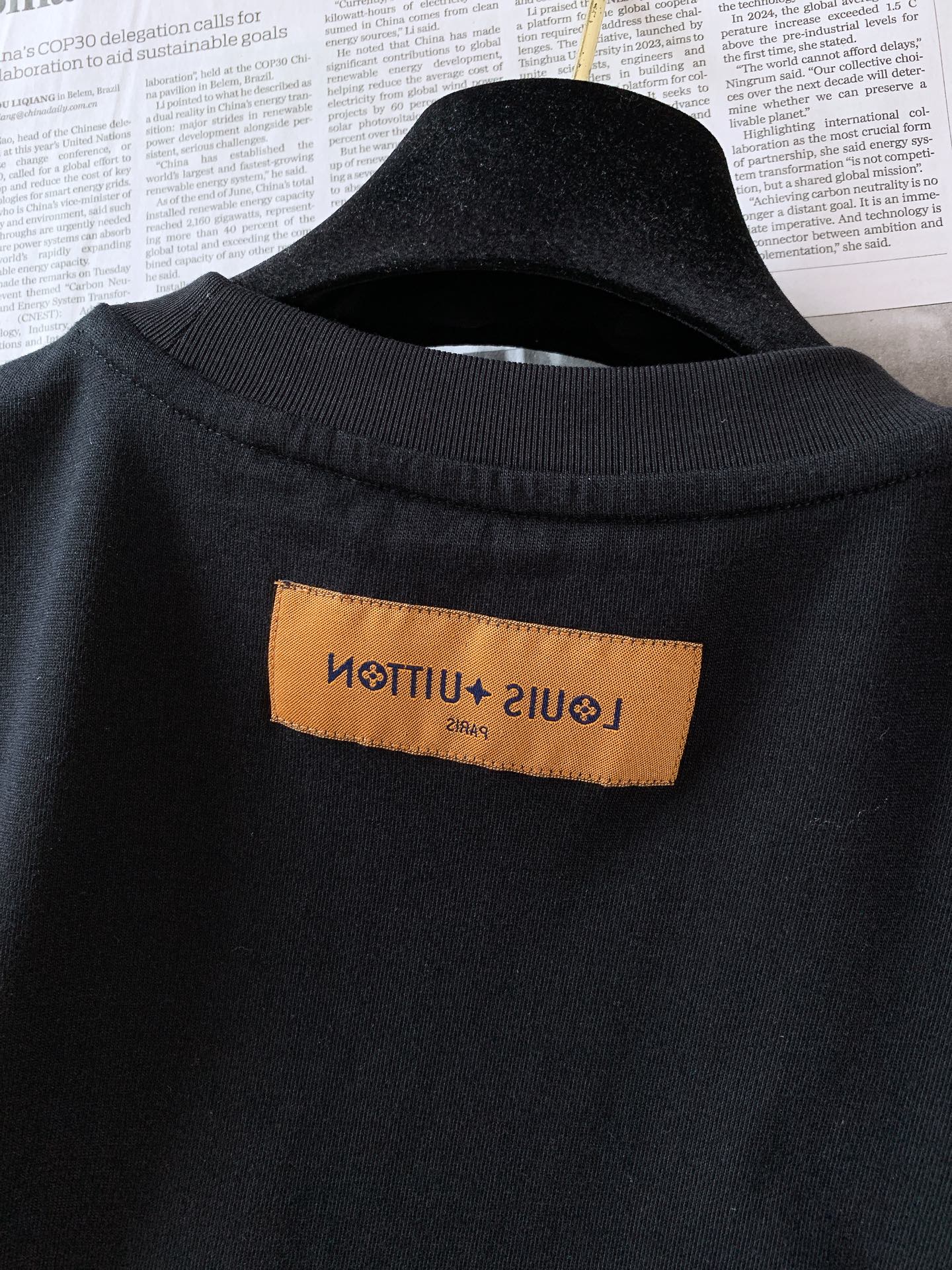 LouisVuitton 路易威登 2026SS春夏新品 波浪线条满天星刺绣短袖，甄选进口高支液氨丝光长