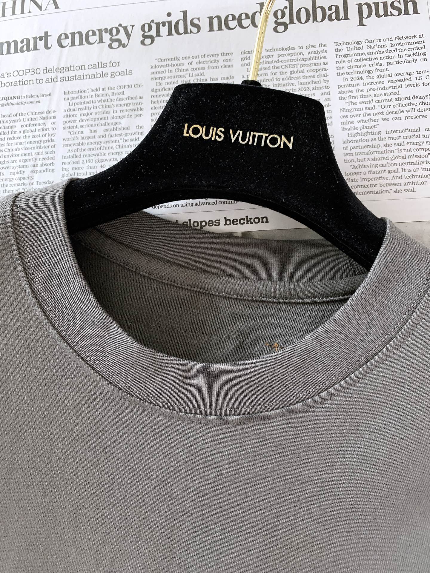LouisVuitton 路易威登 2026SS春夏新品 波浪线条满天星刺绣短袖，甄选进口高支液氨丝光长