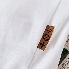LouisVuitton 路易威登 2026SS春夏新品 波浪线条满天星刺绣短袖,甄选进口高支液氨丝光长 LouisVuitton 路易威登 2026SS春夏新品 波浪线条满天星刺绣短袖,甄选进口高支液氨丝光长