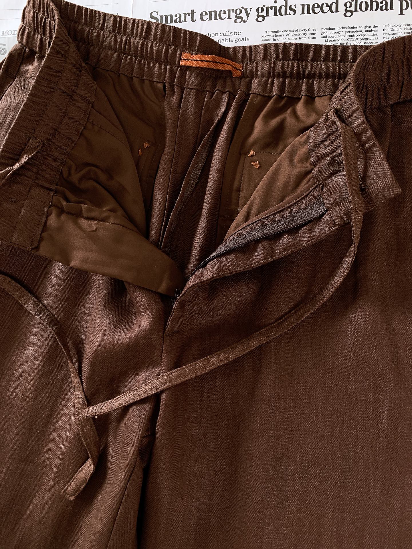 Ermenegildo Zegna 杰尼亚 2026SS春夏新品 亚麻天丝混纺休闲直筒休闲裤👖采用品牌专