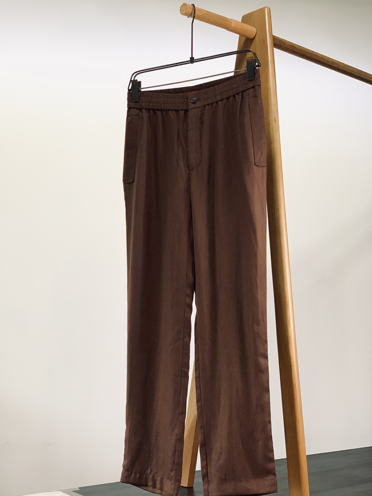 Ermenegildo Zegna 杰尼亚 2026SS春夏新品 亚麻天丝混纺休闲直筒休闲裤👖采用品牌专