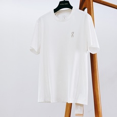 On昂跑Cloud凉感速干短袖👕专属机能混纺面料,上身自带冰凉触感,透气网眼结构快速导湿排汗,跑步健身久穿不闷汗粘身,多 On昂跑Cloud凉感速干短袖👕专属机能混纺面料,上身自带冰凉触感,透气网眼结构快速导湿排汗,跑步健身久穿不闷汗粘身,多