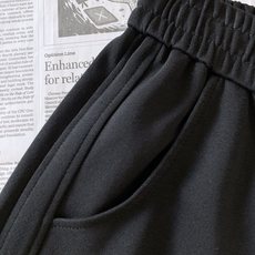 Moncler 蒙口 2026SS春夏新品 休闲直筒卫裤👖高端休闲百搭神裤。甄选高密度空气层棉料,触感柔 Moncler 蒙口 2026SS春夏新品 休闲直筒卫裤👖高端休闲百搭神裤。甄选高密度空气层棉料,触感柔