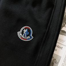 Moncler 蒙口 2026SS春夏新品 休闲直筒卫裤👖高端休闲百搭神裤。甄选高密度空气层棉料,触感柔 Moncler 蒙口 2026SS春夏新品 休闲直筒卫裤👖高端休闲百搭神裤。甄选高密度空气层棉料,触感柔