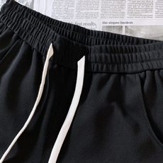 Moncler 蒙口 2026SS春夏新品 休闲直筒卫裤👖高端休闲百搭神裤。甄选高密度空气层棉料,触感柔 Moncler 蒙口 2026SS春夏新品 休闲直筒卫裤👖高端休闲百搭神裤。甄选高密度空气层棉料,触感柔