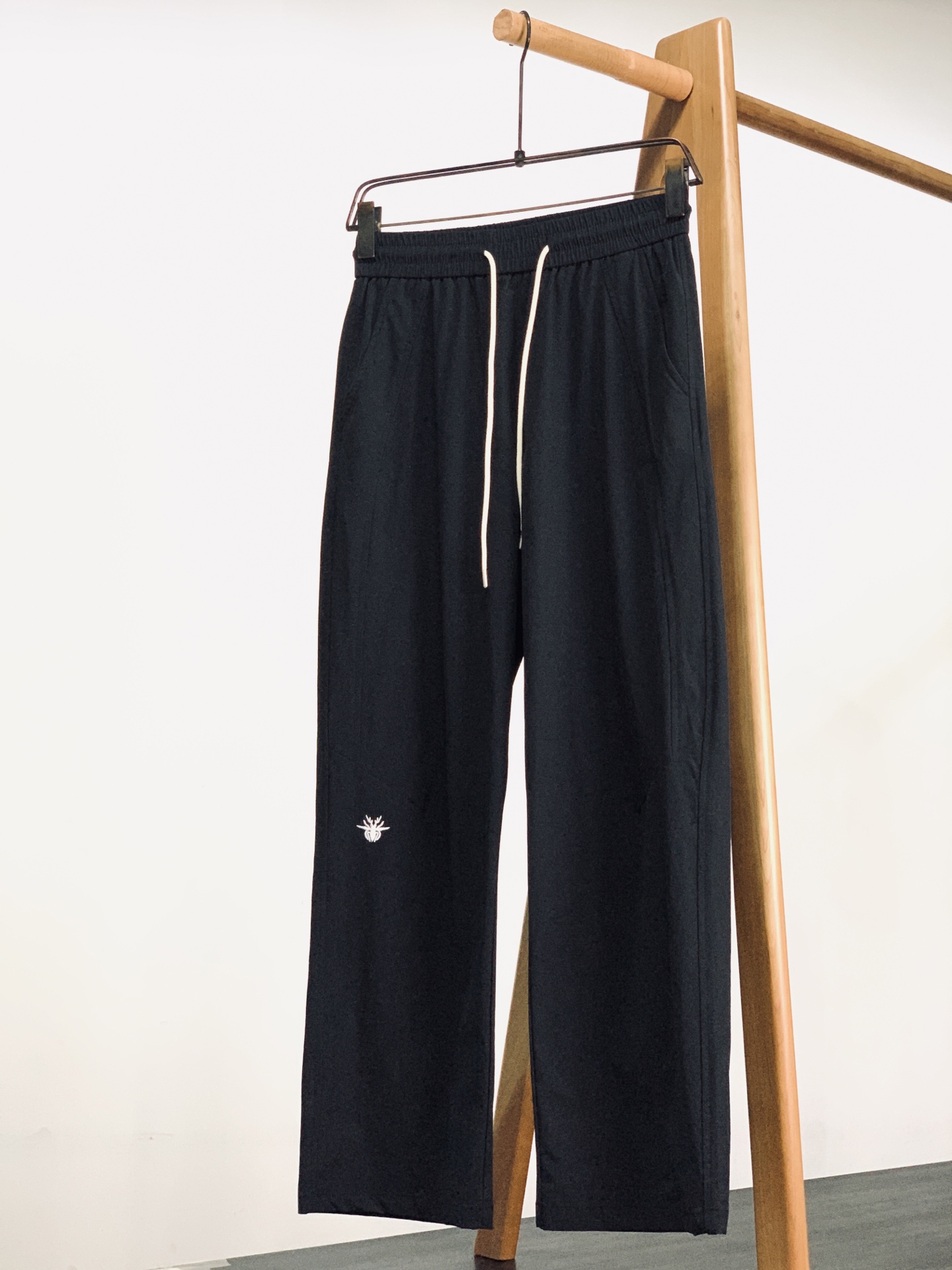 Dior Homme 迪奥·桀傲 2026SS春夏新品 冰丝直筒休闲裤👖夏日刚需百搭长裤。甄选超薄速干冰