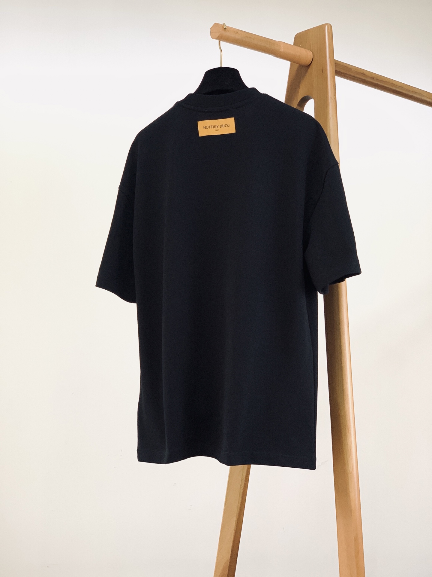 LouisVuitton 路易威登 2026SS春夏新品 彩色涂鸦艺术短袖T恤👕艺术感满满轻奢单品。选用