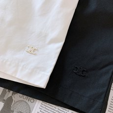 Celine 赛琳 2026SS春夏新品凯旋门速干短裤🩳夏日刚需百搭五分裤。甄选高品质轻薄速干面料,内里 Celine 赛琳 2026SS春夏新品凯旋门速干短裤🩳夏日刚需百搭五分裤。甄选高品质轻薄速干面料,内里