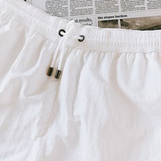 LACOSTE 速干休闲短裤🩳夏日必备五分裤。甄选轻薄尼龙速干面料,内里带网眼透气内衬,上身冰凉舒爽,出 LACOSTE 速干休闲短裤🩳夏日必备五分裤。甄选轻薄尼龙速干面料,内里带网眼透气内衬,上身冰凉舒爽,出