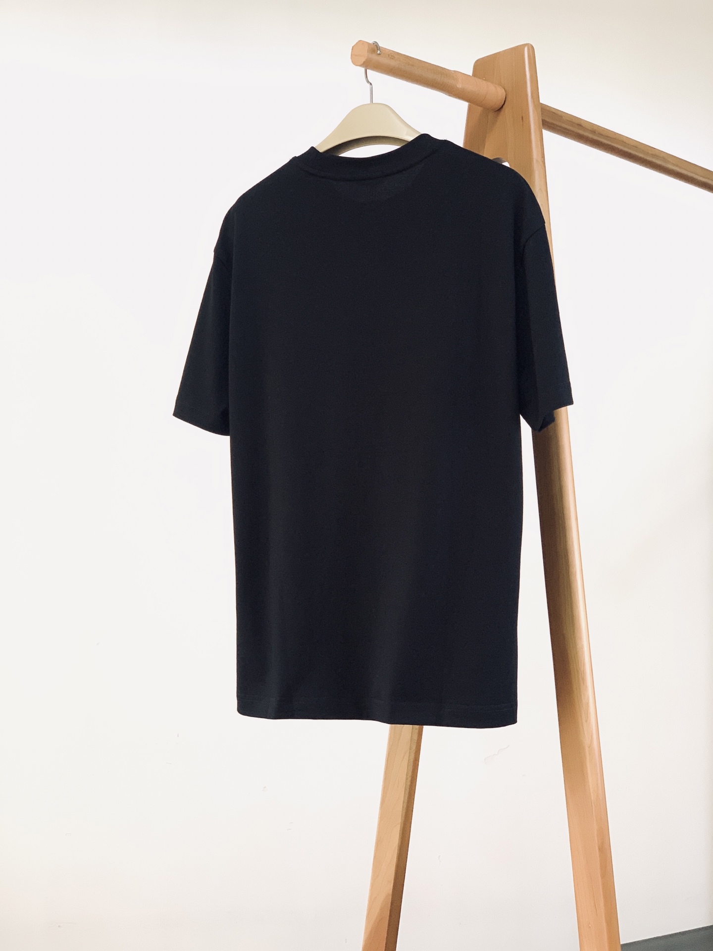 Burberry 巴宝莉 2026SS春夏新品 英伦风字母标识短袖T恤👕甄选冰感锦纶面料，上身顺滑凉爽，