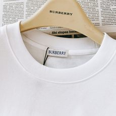 Burberry 巴宝莉 2026SS春夏新品 英伦风字母标识短袖T恤👕甄选冰感锦纶面料,上身顺滑凉爽, Burberry 巴宝莉 2026SS春夏新品 英伦风字母标识短袖T恤👕甄选冰感锦纶面料,上身顺滑凉爽,