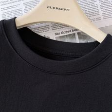 Burberry 巴宝莉 2026SS春夏新品 英伦格纹战马短袖T恤👕精选高支柔软纯棉面料,亲肤透气,夏 Burberry 巴宝莉 2026SS春夏新品 英伦格纹战马短袖T恤👕精选高支柔软纯棉面料,亲肤透气,夏