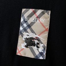 Burberry 巴宝莉 2026SS春夏新品 英伦格纹战马短袖T恤👕精选高支柔软纯棉面料,亲肤透气,夏 Burberry 巴宝莉 2026SS春夏新品 英伦格纹战马短袖T恤👕精选高支柔软纯棉面料,亲肤透气,夏