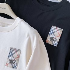 Burberry 巴宝莉 2026SS春夏新品 英伦格纹战马短袖T恤👕精选高支柔软纯棉面料,亲肤透气,夏 Burberry 巴宝莉 2026SS春夏新品 英伦格纹战马短袖T恤👕精选高支柔软纯棉面料,亲肤透气,夏