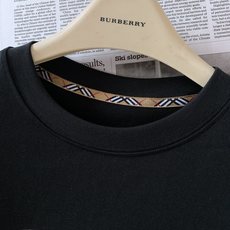 Burberry 巴宝莉 2026SS春夏新品 马年限定卡通小马短袖T恤👕甄选高支精梳纯棉面料,柔软亲肤 Burberry 巴宝莉 2026SS春夏新品 马年限定卡通小马短袖T恤👕甄选高支精梳纯棉面料,柔软亲肤