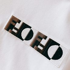 Fendi 芬迪 2026SS春夏新品拼色刺绣短袖T恤,甄选高支精梳丝光棉面料,触感细腻顺滑,垂坠感强, Fendi 芬迪 2026SS春夏新品拼色刺绣短袖T恤,甄选高支精梳丝光棉面料,触感细腻顺滑,垂坠感强,