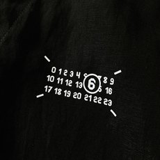 Maison Margiela MM6 马丁马吉拉 2026SS春夏新品 夏季休闲套装,甄选透气水洗肌理面料,自带自然微 Maison Margiela MM6 马丁马吉拉 2026SS春夏新品 夏季休闲套装,甄选透气水洗肌理面料,自带自然微