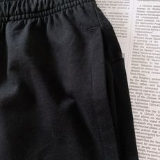 Moncler 蒙口 2026SS春夏新品 休闲徽章印花短裤🩳甄选软糯亲肤优质针织面料,透气排汗,夏日穿着清爽不闷汗,触 Moncler 蒙口 2026SS春夏新品 休闲徽章印花短裤🩳甄选软糯亲肤优质针织面料,透气排汗,夏日穿着清爽不闷汗,触