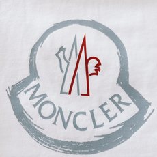 Moncler 蒙口 2026SS春夏新品 休闲徽章印花短裤🩳甄选软糯亲肤优质针织面料,透气排汗,夏日穿着清爽不闷汗,触 Moncler 蒙口 2026SS春夏新品 休闲徽章印花短裤🩳甄选软糯亲肤优质针织面料,透气排汗,夏日穿着清爽不闷汗,触