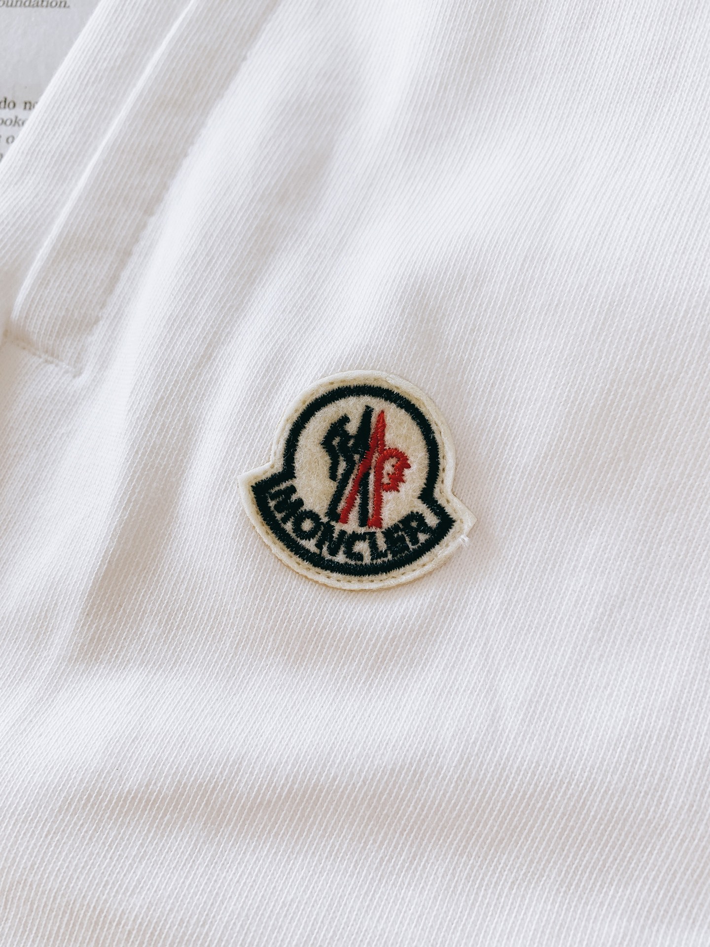 Moncler 蒙口 2026SS春夏新品 休闲徽章印花短裤🩳甄选软糯亲肤优质针织面料,透气排汗,夏日穿着清爽不闷汗,触 Moncler 蒙口 2026SS春夏新品 休闲徽章印花短裤🩳甄选软糯亲肤优质针织面料,透气排汗,夏日穿着清爽不闷汗,触