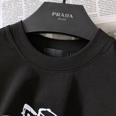 Prada 普拉达 2026SS春夏新品 新款卡通小怪兽短袖T恤👕甄选高支重磅棉质面料,触感软糯扎实,上身透气舒适不易 Prada 普拉达 2026SS春夏新品 新款卡通小怪兽短袖T恤👕甄选高支重磅棉质面料,触感软糯扎实,上身透气舒适不易
