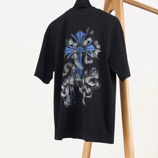 Chrome Hearts 克罗心 2026SS春夏新品 水墨蓝十字短袖T恤👕重磅厚实纯棉面料,触感扎实透气,上身挺括 Chrome Hearts 克罗心 2026SS春夏新品 水墨蓝十字短袖T恤👕重磅厚实纯棉面料,触感扎实透气,上身挺括