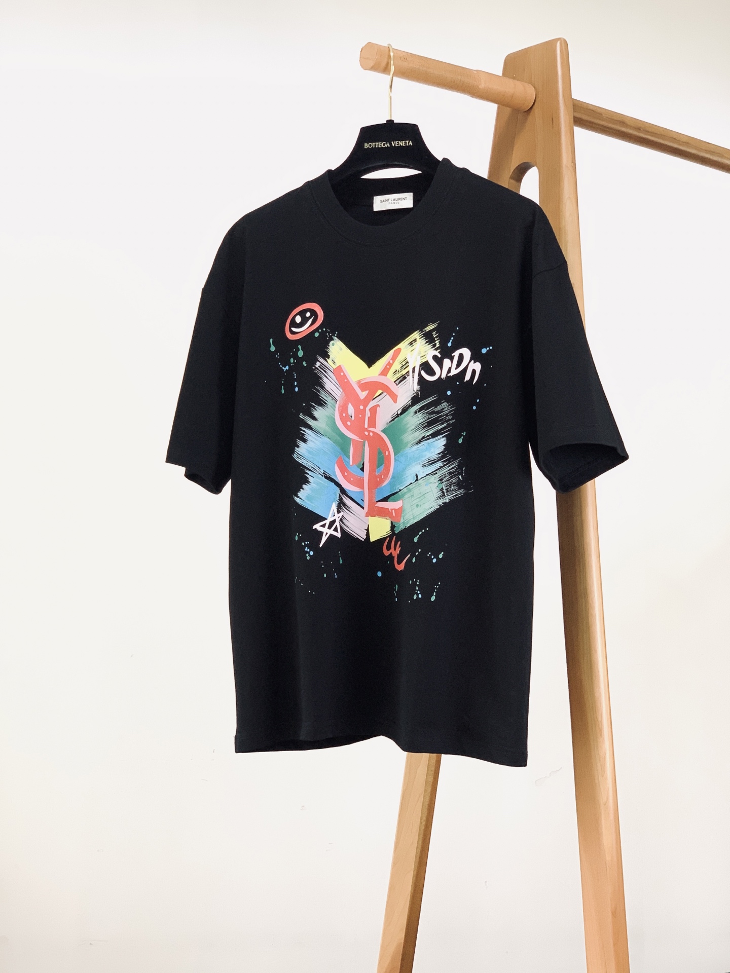 Saint Laurent 圣罗兰 2026SS春夏新品  涂鸦印花短袖T恤👕甄选高克重棉质面料，触感软糯透气，上身舒适
