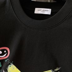 Saint Laurent 圣罗兰 2026SS春夏新品 涂鸦印花短袖T恤👕甄选高克重棉质面料,触感软糯透气,上身舒适 Saint Laurent 圣罗兰 2026SS春夏新品 涂鸦印花短袖T恤👕甄选高克重棉质面料,触感软糯透气,上身舒适