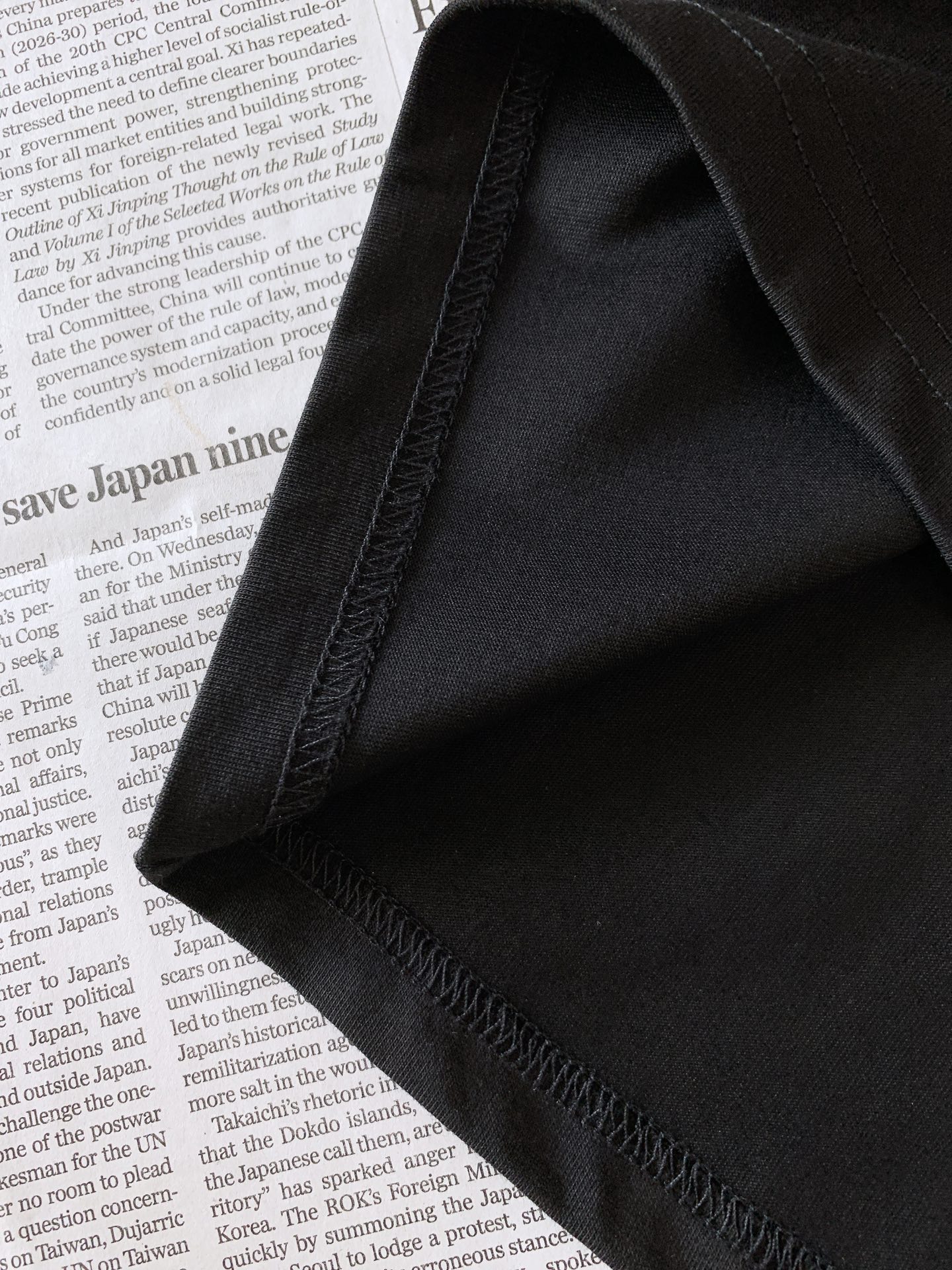 Saint Laurent 圣罗兰 2026SS春夏新品 涂鸦印花短袖T恤👕甄选高克重棉质面料,触感软糯透气,上身舒适 Saint Laurent 圣罗兰 2026SS春夏新品 涂鸦印花短袖T恤👕甄选高克重棉质面料,触感软糯透气,上身舒适