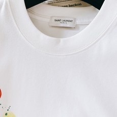 Saint Laurent 圣罗兰 2026SS春夏新品 涂鸦印花短袖T恤👕甄选高克重棉质面料,触感软糯透气,上身舒适 Saint Laurent 圣罗兰 2026SS春夏新品 涂鸦印花短袖T恤👕甄选高克重棉质面料,触感软糯透气,上身舒适
