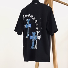 Chrome Hearts 克罗心 2026SS春夏新品 蓝十字架印花短袖👕甄选高克重纯棉面料打造,触感柔软扎实,上身 Chrome Hearts 克罗心 2026SS春夏新品 蓝十字架印花短袖👕甄选高克重纯棉面料打造,触感柔软扎实,上身