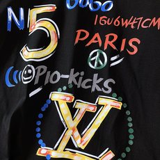 LouisVuitton 路易威登 2026SS春夏新品 涂鸦印花短袖T恤👕甄选高支厚实棉质面料打造,触感柔软细腻,上身 LouisVuitton 路易威登 2026SS春夏新品 涂鸦印花短袖T恤👕甄选高支厚实棉质面料打造,触感柔软细腻,上身