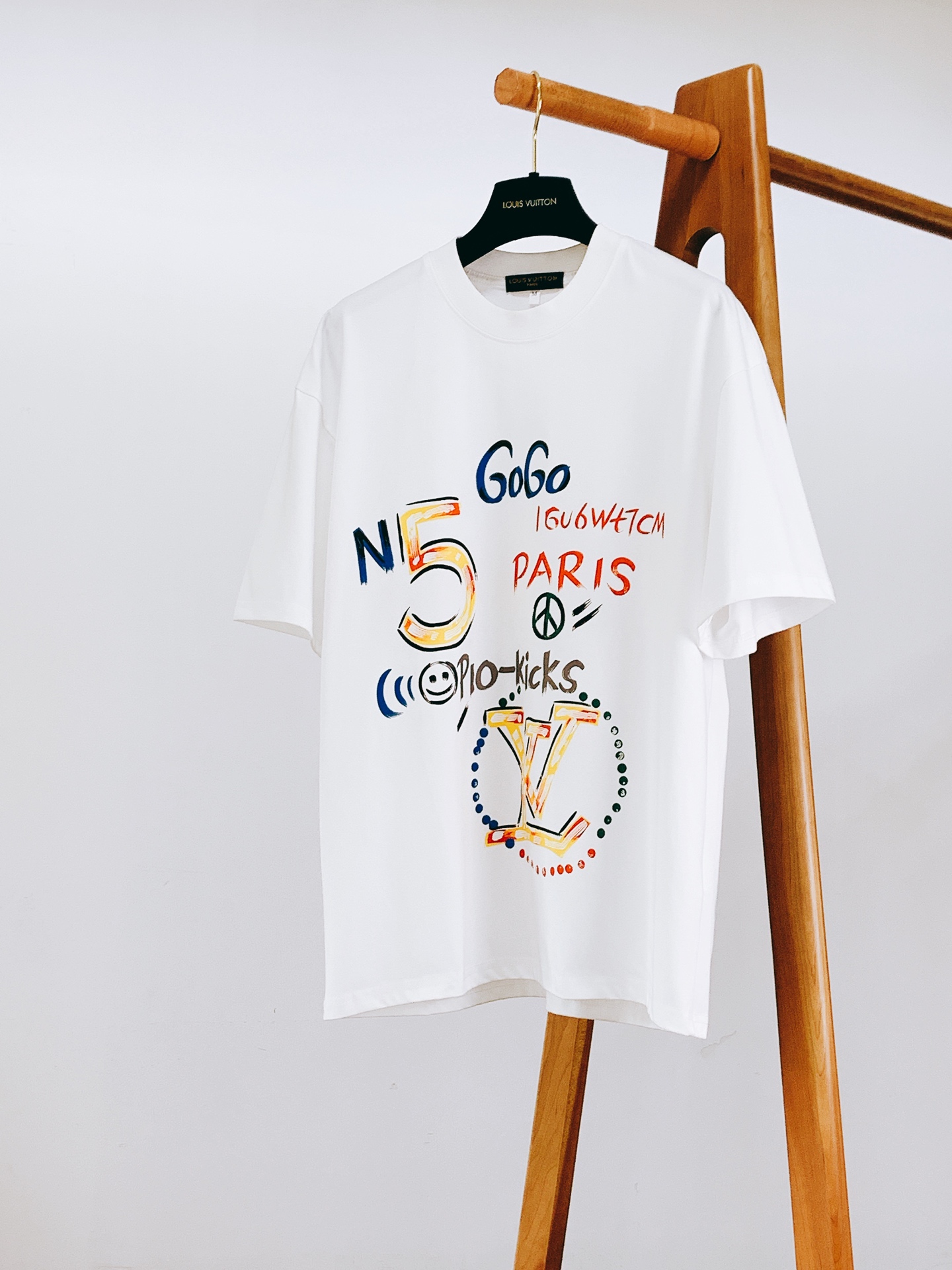 LouisVuitton 路易威登 2026SS春夏新品 涂鸦印花短袖T恤👕甄选高支厚实棉质面料打造，触感柔软细腻，上身