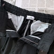 Stone Island 石头岛 2026SS春夏新品 工装束脚休闲裤👖甄选高支水洗混纺面料,触感柔软干爽,自带细腻水 Stone Island 石头岛 2026SS春夏新品 工装束脚休闲裤👖甄选高支水洗混纺面料,触感柔软干爽,自带细腻水