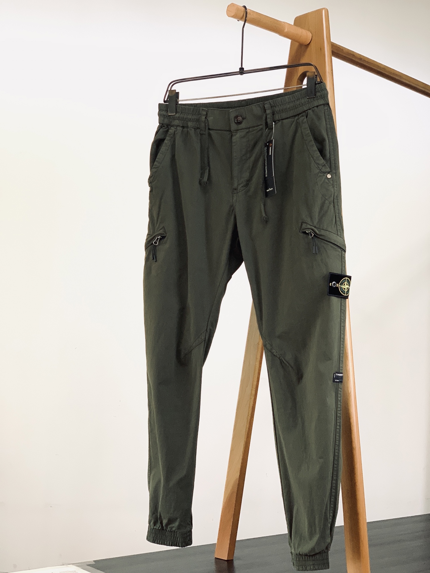 Stone Island 石头岛 2026SS春夏新品  工装束脚休闲裤👖甄选高支水洗混纺面料，触感柔软干爽，自带细腻水