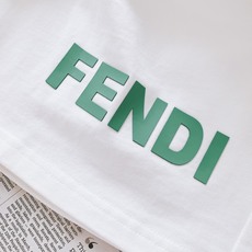 Fendi 芬迪 2026SS春夏新品 休闲五分短裤🩳甄选亲肤透气针织棉质面料,触感柔软细腻,上身舒适不闷汗,适配整个夏 Fendi 芬迪 2026SS春夏新品 休闲五分短裤🩳甄选亲肤透气针织棉质面料,触感柔软细腻,上身舒适不闷汗,适配整个夏