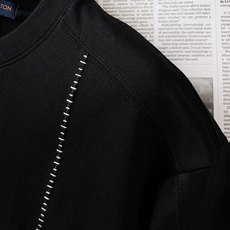 LouisVuitton 路易威登 2026SS春夏新品 简约圆领短袖T恤,甄选高支重磅针织棉质面料,触感细腻顺滑,上 LouisVuitton 路易威登 2026SS春夏新品 简约圆领短袖T恤,甄选高支重磅针织棉质面料,触感细腻顺滑,上